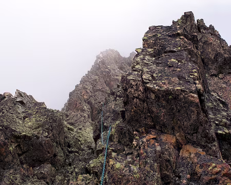 020 Il se gagne en 2 longueurs en 3b sur le fil de l’arête