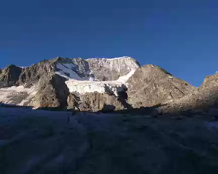 055 Le versant nord du Pigne d’Arolla, 3796 mètres, depuis la base du glacier de Pièce