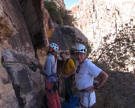 008 Claude, Philippe au départ de L1, sur une petite vire juste au-dessus du sentier