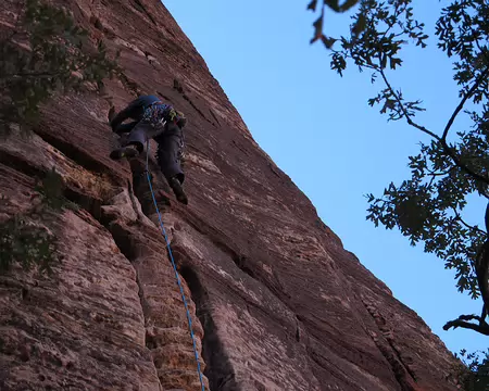 011 Coincement des mains dans la fissure