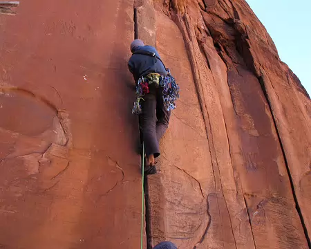 017 Medium Cracks, Body in Line