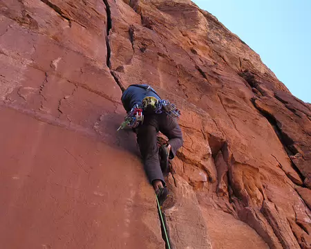 025 CU works well in parallel-side craks