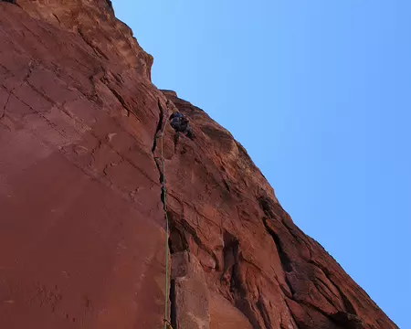 034 Notez les coinceurs mécaniques mis en place dans cette longueur à équiper