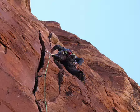 035 Wide hand key. For good contact, rotate your thumb