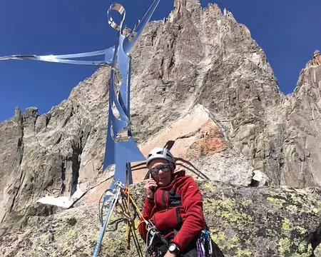 005.jpg Refuge du Requin 6h. Attaque 7h, Sommet Pierre-Alain 12h. Rappel 12h-13h. Refuge du Requin 13h45. Descente 14h30. Montenvers, 1913 m, 18h.