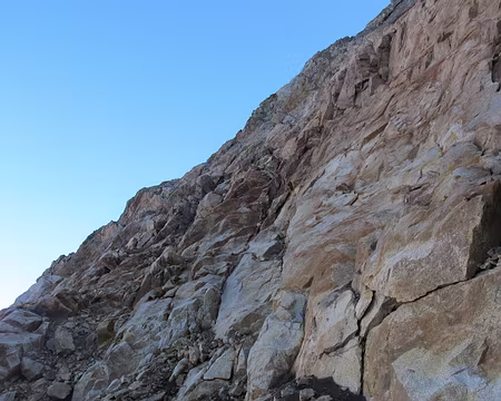 003.jpg Le 12/09, découverte de ce gneiss sculpté et solide.