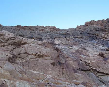 004.jpg Cotations de Version originale: TD- ou D+, 6a ou 5c obligatoire. Attaque 9h45.