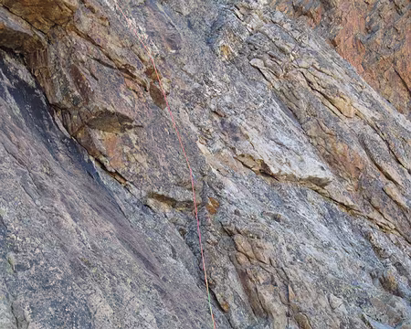 013.jpg Une escalade élégante qui évite les pièges des rochers délités selon J-M Cambon.