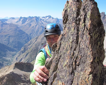 024.jpg Pierre au sommet de la Tête du Rouget : 14h.