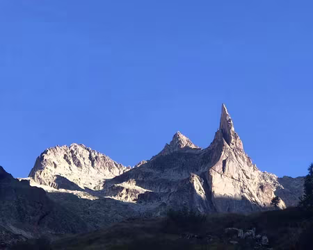 041.jpg Et les aiguilles occidentale et orientale du Soreiller.