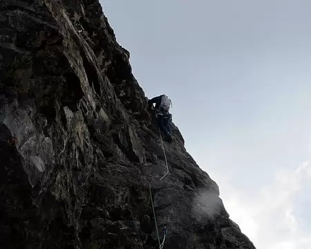 008.jpg Puis tout droit dans un dièdre.