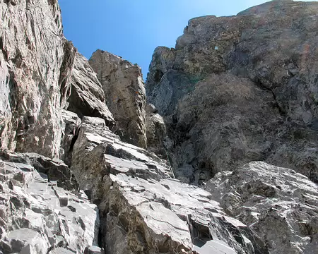 029.jpg Une cheminée en 3-4 ramène sur le fil de l'arête.
