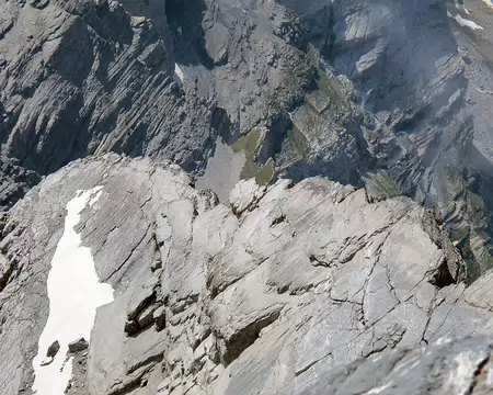 041.jpg Une course à deux visages: une première partie raide et équipée, puis une arête quasi horizontale.