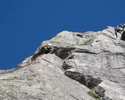 004 Un alpiniste suisse engagé dans une variante acrobatique !