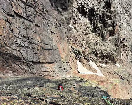 025 Les dalles et fissures du flanc gauche de l’éperon