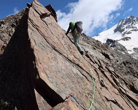 040 Coincer mains et pieds dans cette large fissure