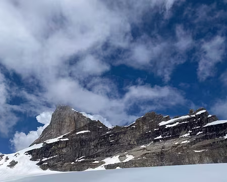 003 La Dent Jaune. En face sud la Vire aux Genevois enneigée.