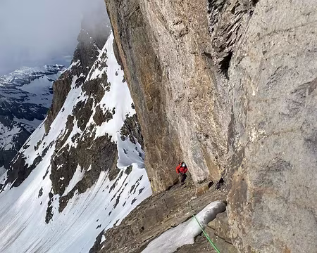011 L’accès à la Vire aux Genevois se fait depuis le col de la Dent Jaune, 3004 m.