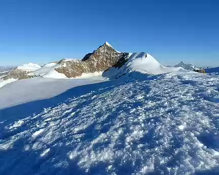 018 La Dent blanche au loin et des conditions parfaites dans les Alpes Pennines