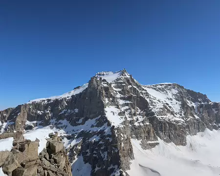 014 La face est de la Becca di Montandayné, des voies rocheuses difficiles y sont à parcourir