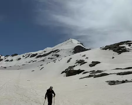 021 Désencordé sur ce glacier enneigé et non crevassé