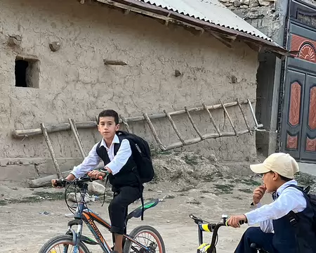 Jeunes cyclistes à Tepakul (?)(YD)