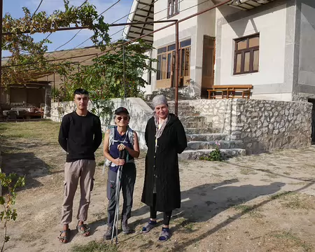 Nos hôtes et une touriste à Tersak.