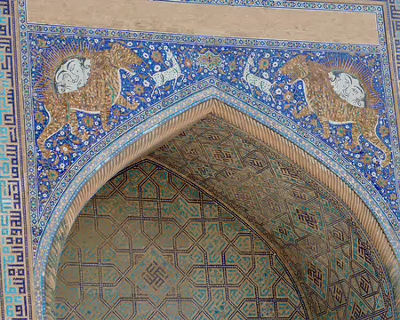 Madrasa Chir Dar (des lions) sur le Registan.