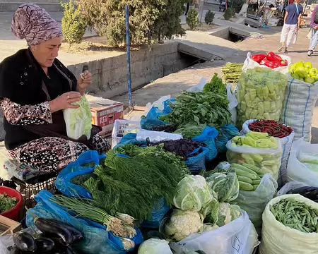 Marchande de légumes à Samarcande (YD)
