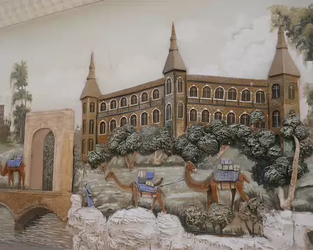 Fresque 3D sur le mur de l'hôtel.