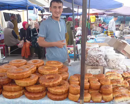 Dans le marché de Khoumtepa à Marguilan (CF)