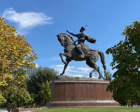 Statue de Tamerlan à Kashkent (SLH).