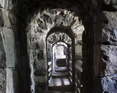 À l'intérieur des remparts de l'île.