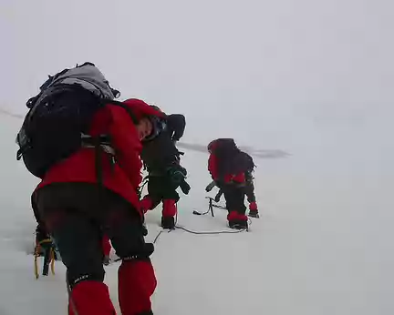 0014 Montée du glacier des Sonnailles dans la brume