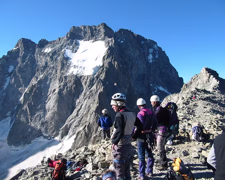 0006z141 Col de la Temple (3321m), à l'arrière plan, l'Ailefroide (3927m)