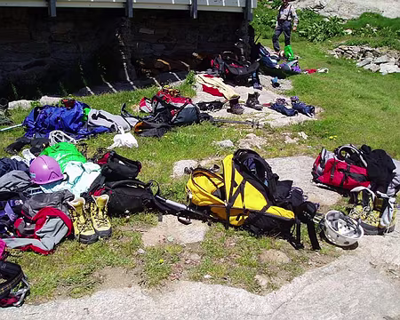 34 La foire au matériel.