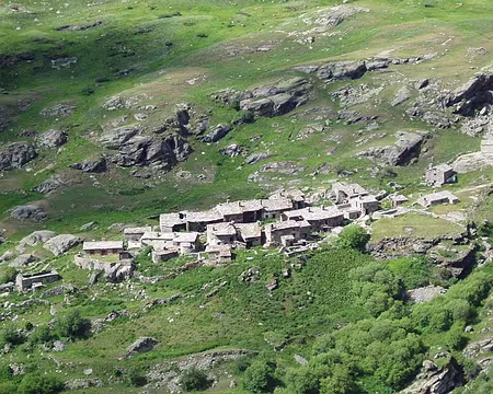 38 Le hameau de l'Ecot.