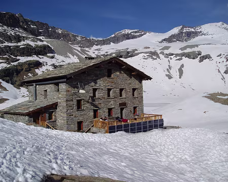 007 Magnifique refuge, encore non gardé à cette date, mais très confortable.