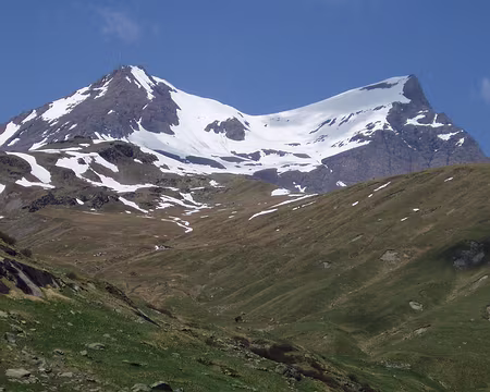 044 Un dernier regard vers le sommet.