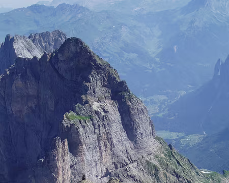 044 Le refuge de Dossen est en bas, pas si facile à rejoindre.