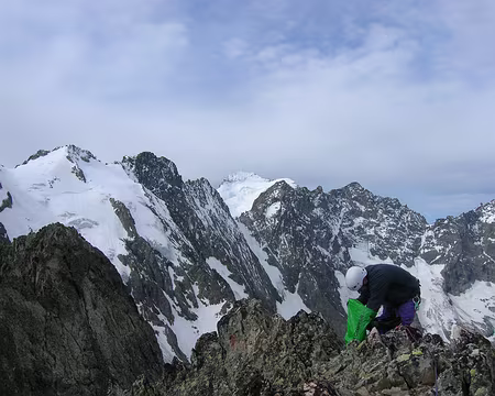 Dscn2519 Vue du sommet, au fond la Barre des Ecrins