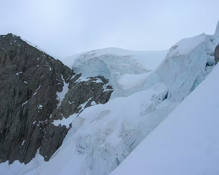 2496 on longe les séracs