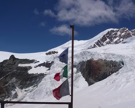 Mont Rose 044 Sympathique refuge Lambronecca