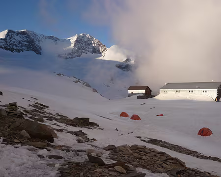 Mont Rose 114 Les plus valeureux campent (3585 m).