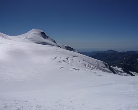 Mont Rose 165 Direction la Pyramide Vincent (au fond) : 4246 m.