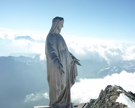 P1020996 J4: La vierge au sommet