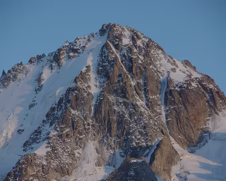 L'aiguille du Chardonnet au crépuscule, du refuge Albert Ier L'aiguille du Chardonnet au crépuscule, du refuge Albert Ier