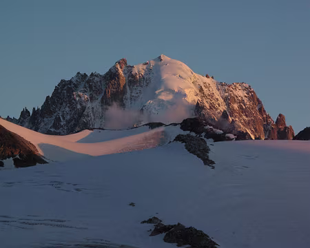 L'aiguille Verte au crépuscule, du refuge Albert Ier L'aiguille Verte au crépuscule, du refuge Albert Ier