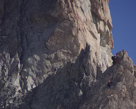 Quelques grimpeurs dans les aiguilles d'Arpettes Quelques grimpeurs dans les aiguilles d'Arpettes