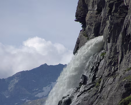 Déversement dans le lac de Mauvoisin de l'eau d'une vallée voisine (la dyure de Paxagnou), détournée par canalisation souterraine Déversement dans le lac de Mauvoisin de l'eau d'une vallée voisine (la dyure de Paxagnou), détournée par canalisation souterraine